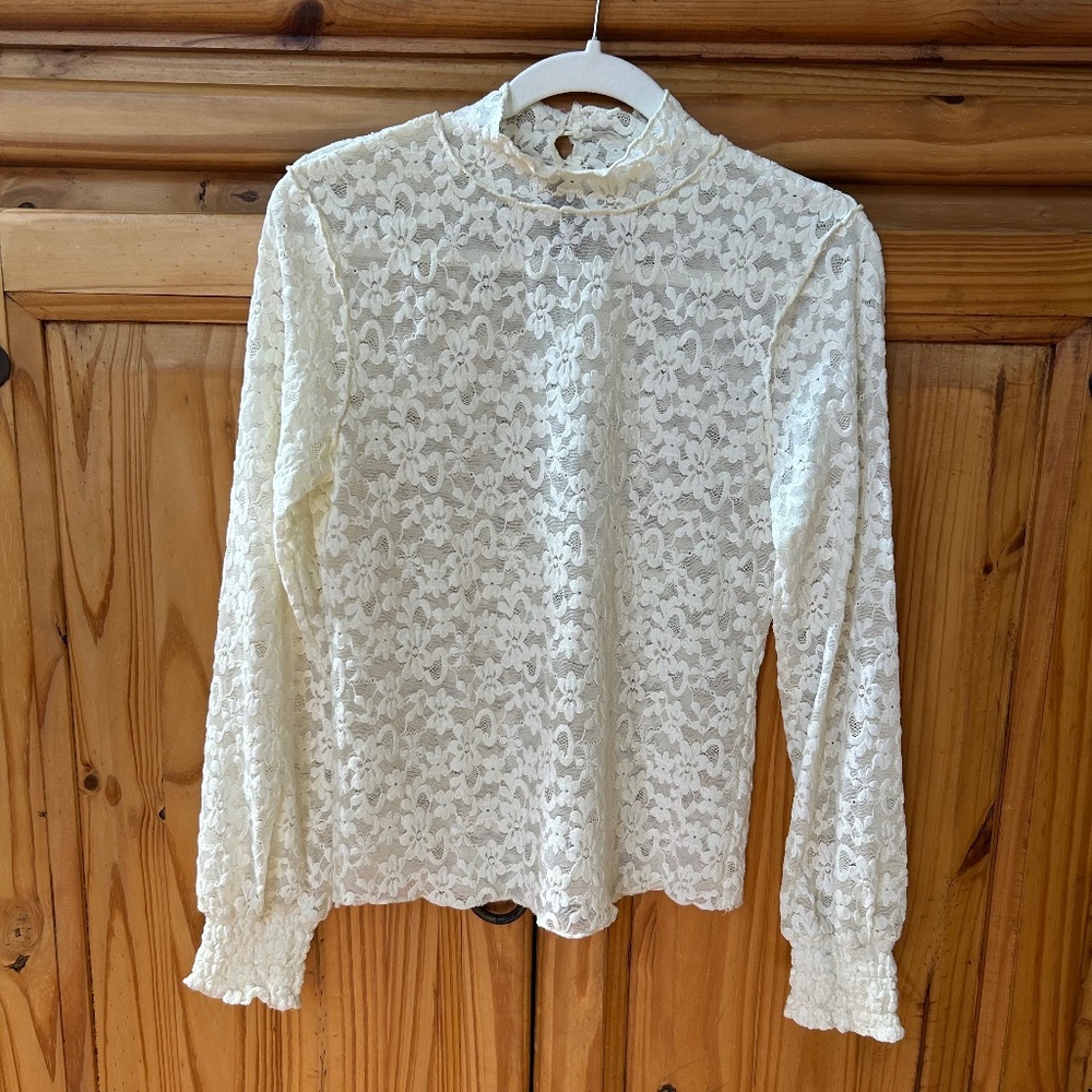 NWT Hem‎ and Thread Top Long Sleeve Cream Lace Mock Collar Women's Size Small
